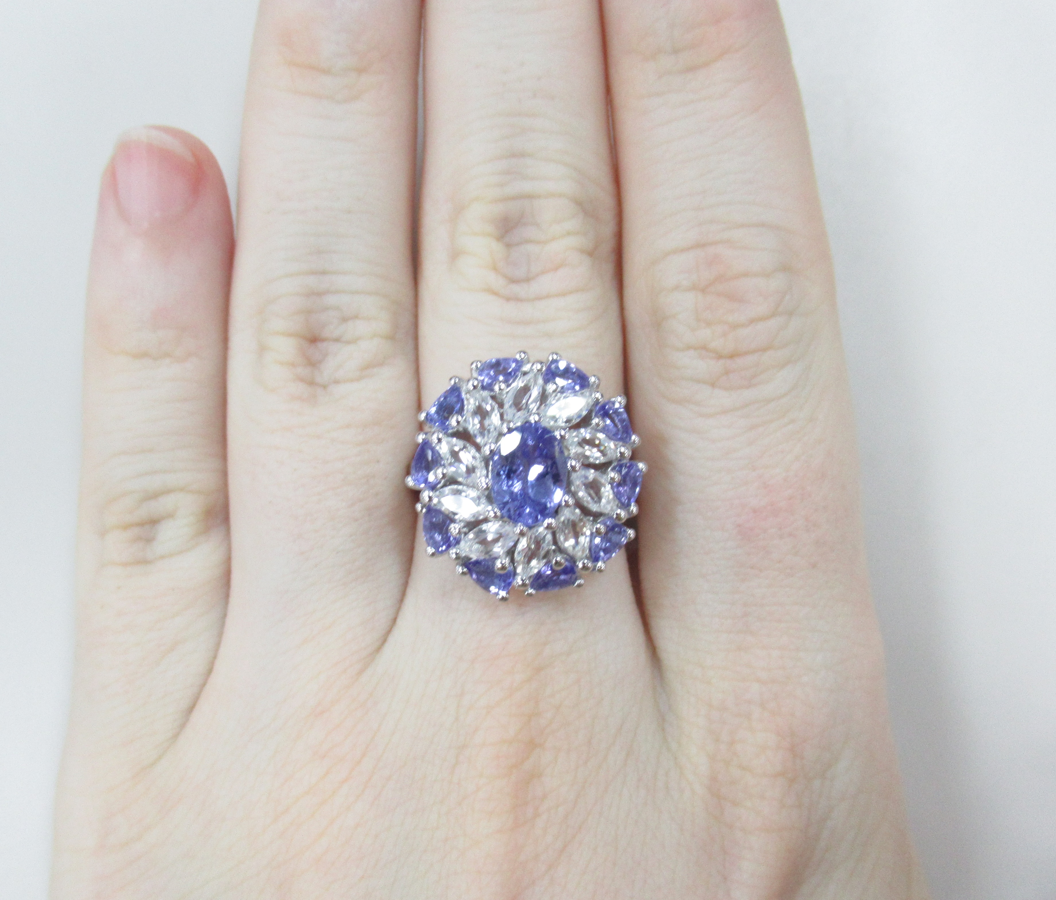 Серебряное кольцо с танзанитами